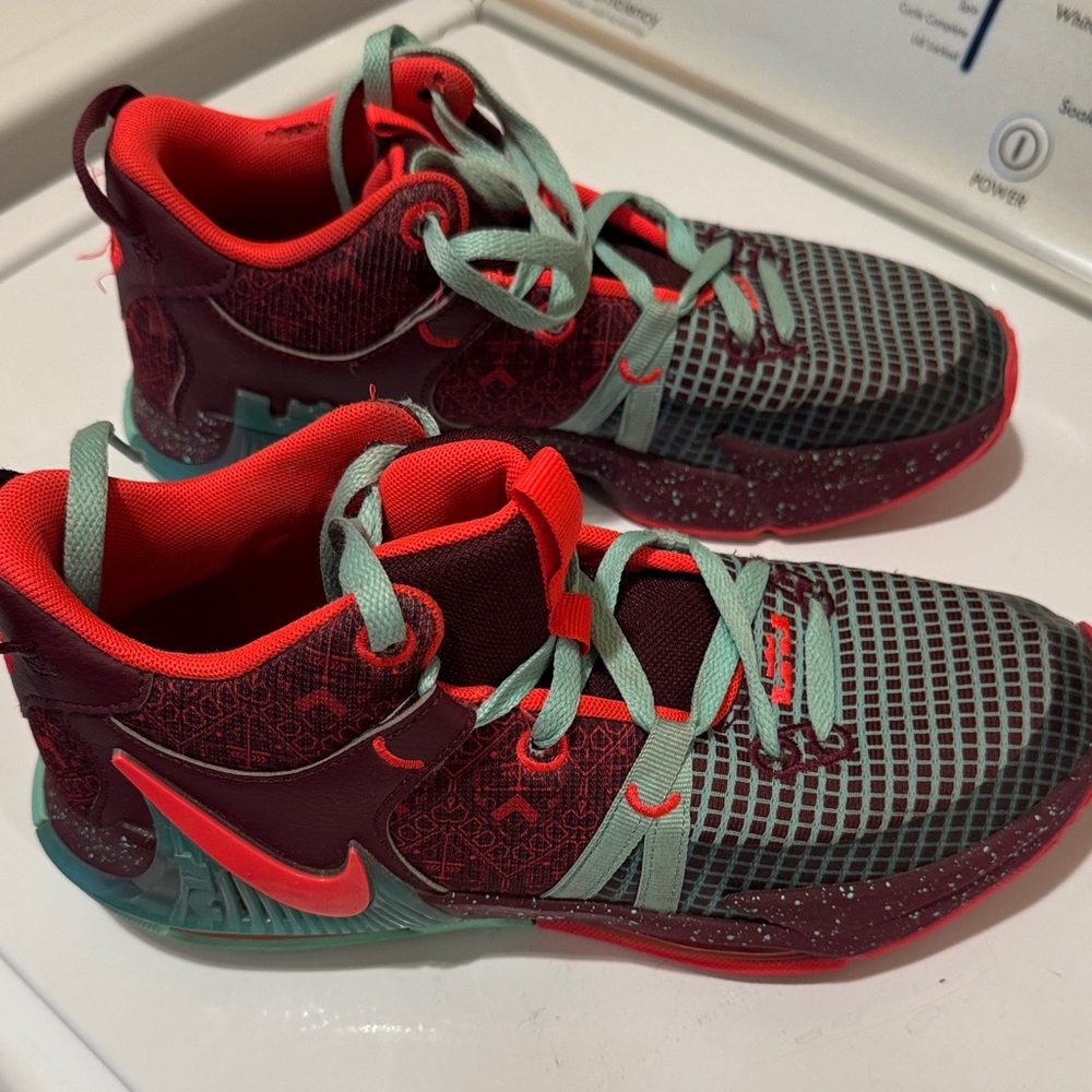 Nike LeBron Witness VII Team Red Kids Sneakers